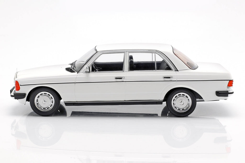 White 1:18 Mercedes-Benz 230E L465