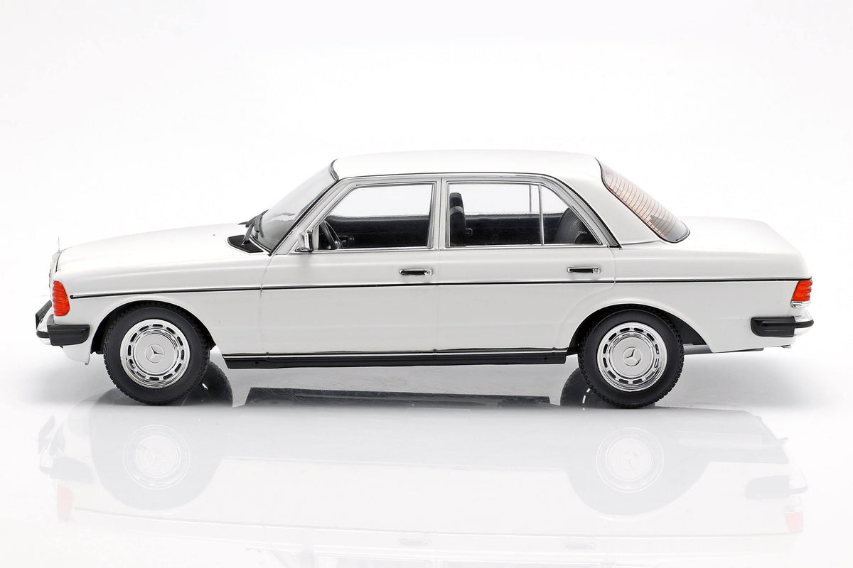 White 1:18 Mercedes-Benz 230E L465