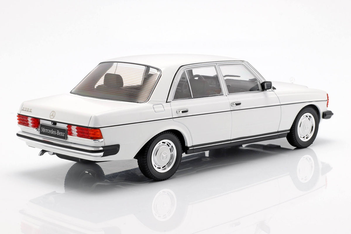 White 1:18 Mercedes-Benz 230E L465